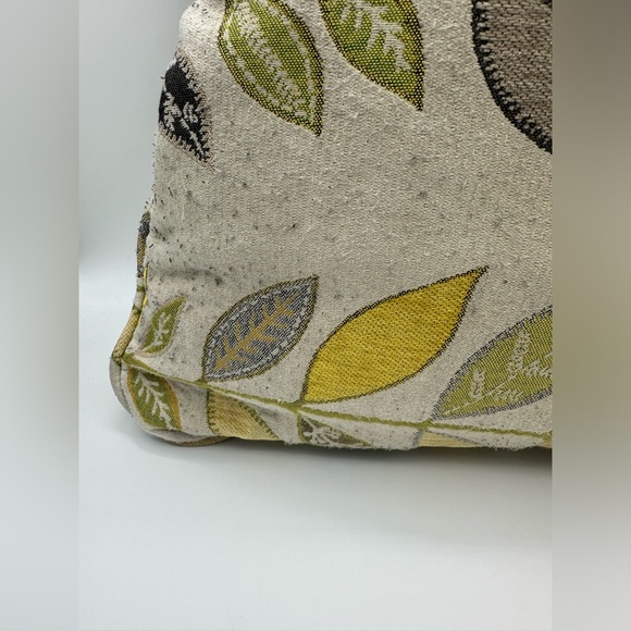 ASHLEY FURNITURE PILLOWS - Picture 7 of 16